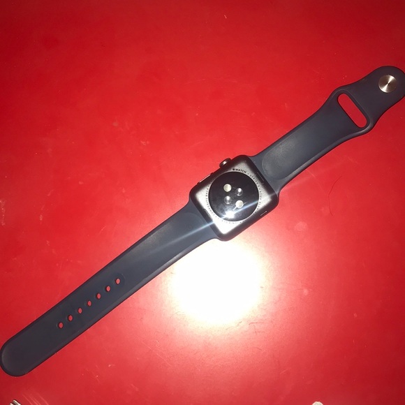 Apple Watch series 3 - Picture 2 of 4